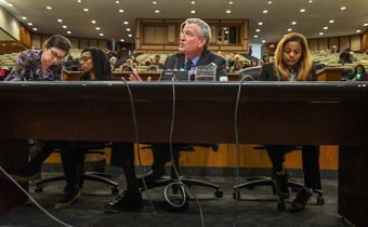 On His Visit to Albany, de Blasio Gets a (Mostly) Hearty Embrace