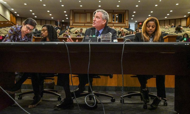 On His Visit to Albany, de Blasio Gets a (Mostly) Hearty Embrace