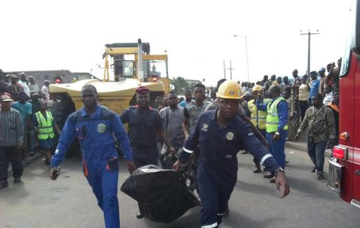 Emergency workers are seen carrying the corpse of the deceased in a body bag.