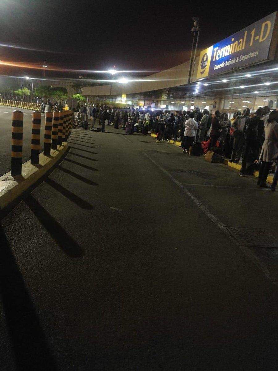 Passengers stranded at the JKIA on March 6, 2019. Reported go-slow of KAA workers (Twitter)