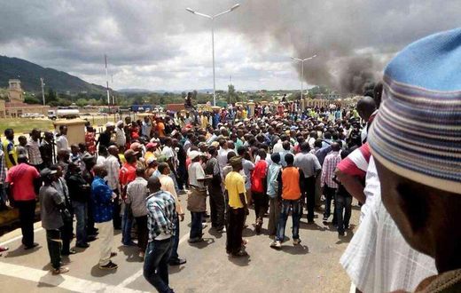 Kenyans during a demonstration at the Namanga border against the deportation of their counterparts from Tanzania, March 27, 2017.