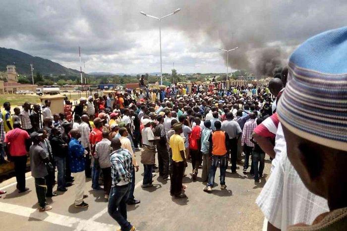 Kenyans during a demonstration at the Namanga border against the deportation of their counterparts from Tanzania, March 27, 2017.