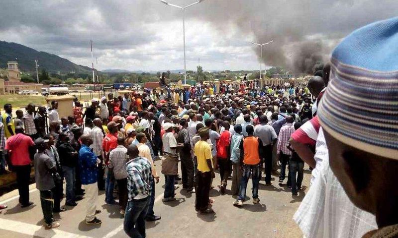 Kenyans during a demonstration at the Namanga border against the deportation of their counterparts from Tanzania, March 27, 2017.