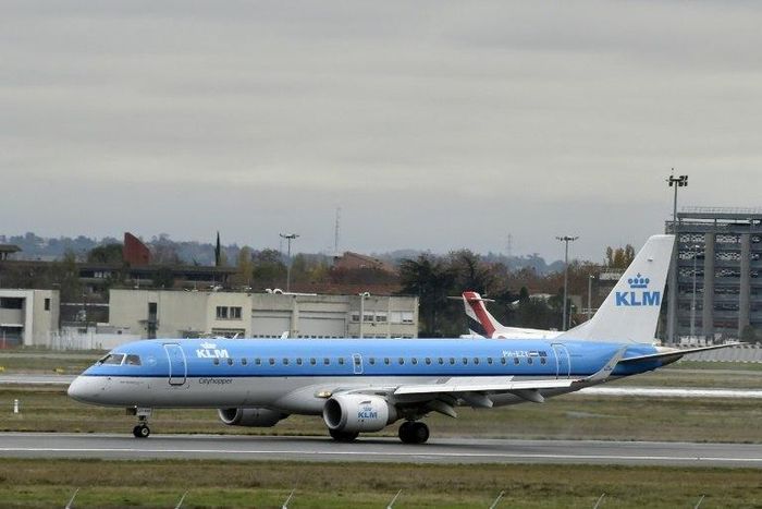 KLM says at Iranian couple have been cleared to fly to the US