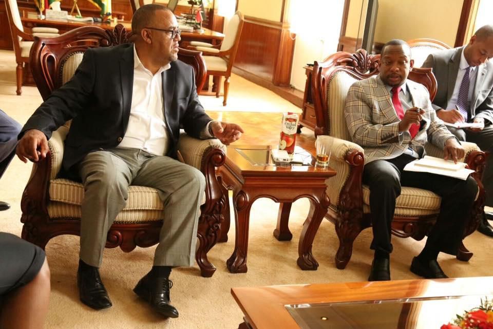 Governor Mike Sonko with Matatu Owners Association chair Simon Kimutai (Twitter)