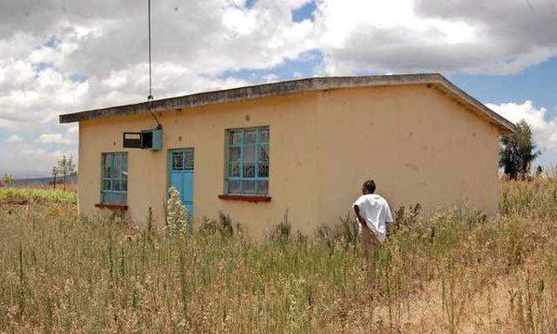 Ms Damaris Wambui Kamau, the mother of Dennis Ngaruiya, outside the house gifted to the family by President Uhuru Kenyatta but which she rejected saying it is substandard