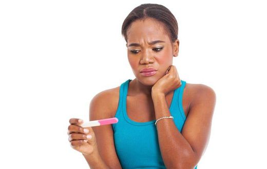 ___8809185___2018___9___4___14___black-woman-pregnancy-test
