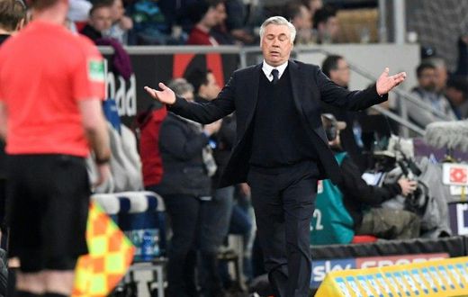 Munich's Italian head coach Carlo Ancelotti reacts during the German First division Bundesliga football match TSG 1899 Hoffenheim v FC Bayern Munich in Sinsheim, southwestern Germany on April 4, 2017