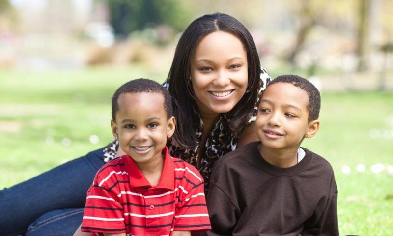 Mom and sons(thecostaricanews)