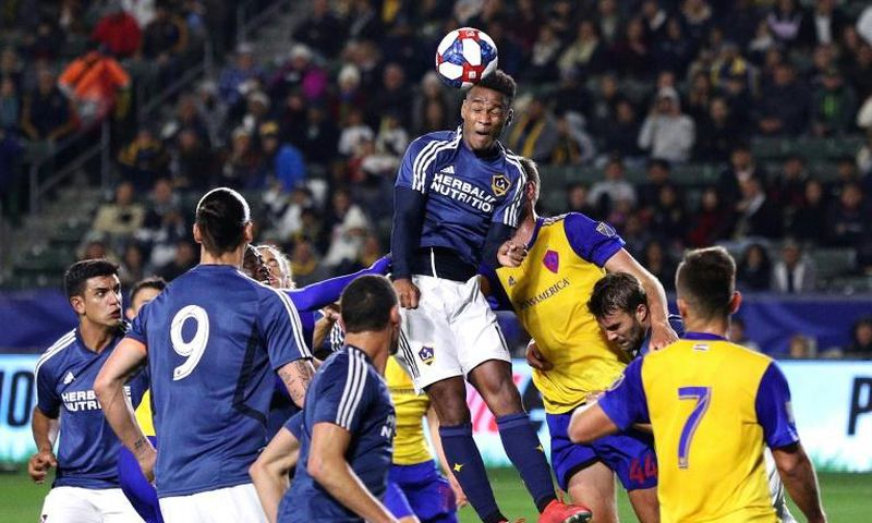 Ola Kamara (C) is departing Major League Soccer's Los Angeles Galaxy for Shenzhen FC of the Chinese Super League