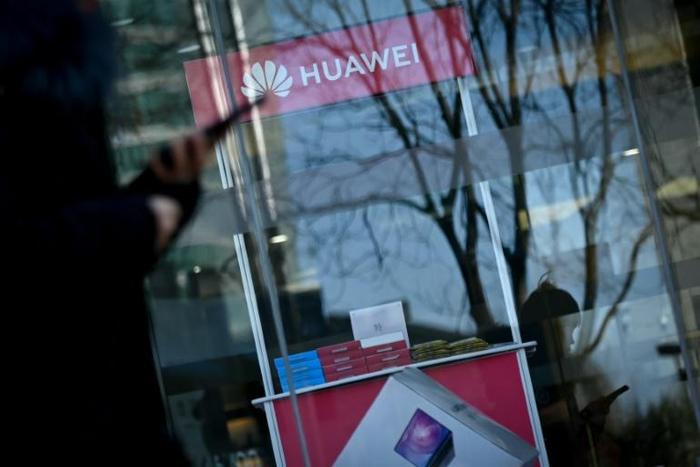 Oxford University says it will "not pursue new funding opportunities" with Chinese telecoms group Huawei