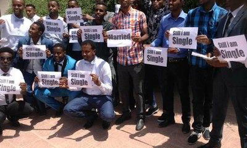 Somalian men protest expensive bride prices