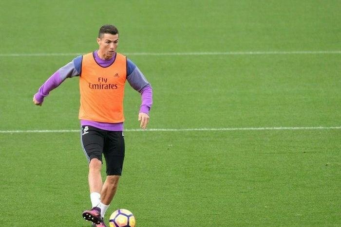 Real Madrid's Portuguese forward Cristiano Ronaldo takes part in a training session at Real Madrid sport city in Madrid on November 18, 2016, on the eve of the Spanish league football match Atletico de Madrid vs Real Madrid CF