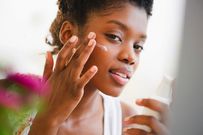 Woman moisturizing(Bauce Mag)