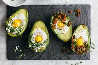 Baked eggs in avocados(Downshiftology)