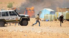 Tunisian protesters comfront security forces outside the El Kamour oil and gas pumping station, in the southern state of Tataouine, on May 22, 2017
