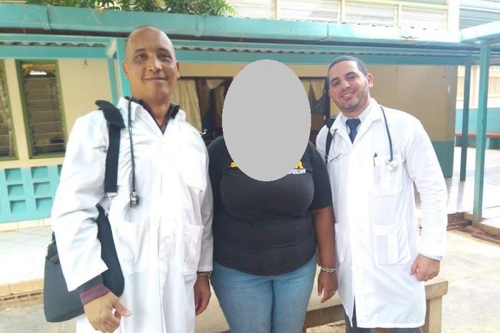 Dr Landy Rodriguez (R) and Herera Correa (L) with a Kenyan community worker (C)