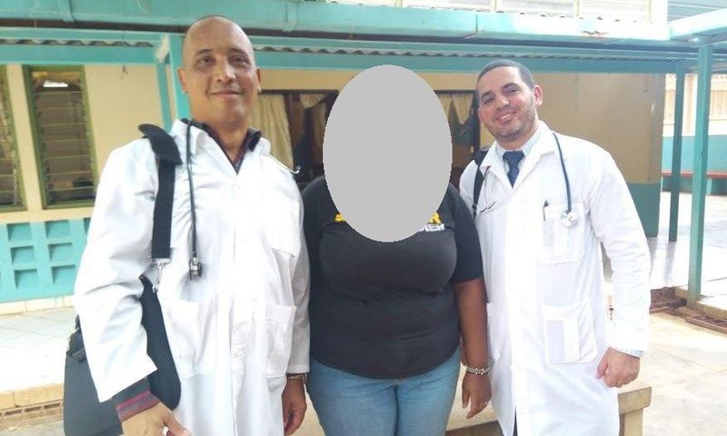 Dr Landy Rodriguez (R) and Herera Correa (L) with a Kenyan community worker (C)