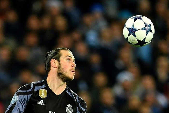 Real Madrid's forward Gareth Bale eyes the ball during the UEFA Champions League football match against SSC Napoli on March 7, 2017