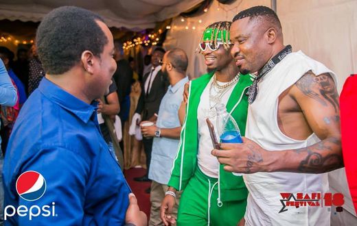 Dudu baya with daimond at wasafi festival