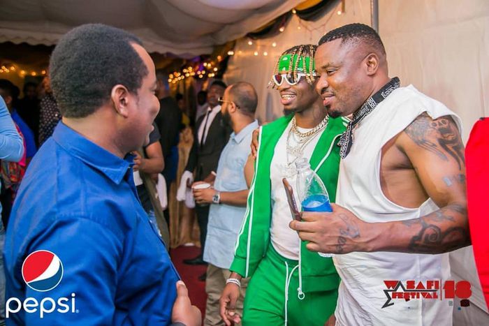 Dudu baya with daimond at wasafi festival