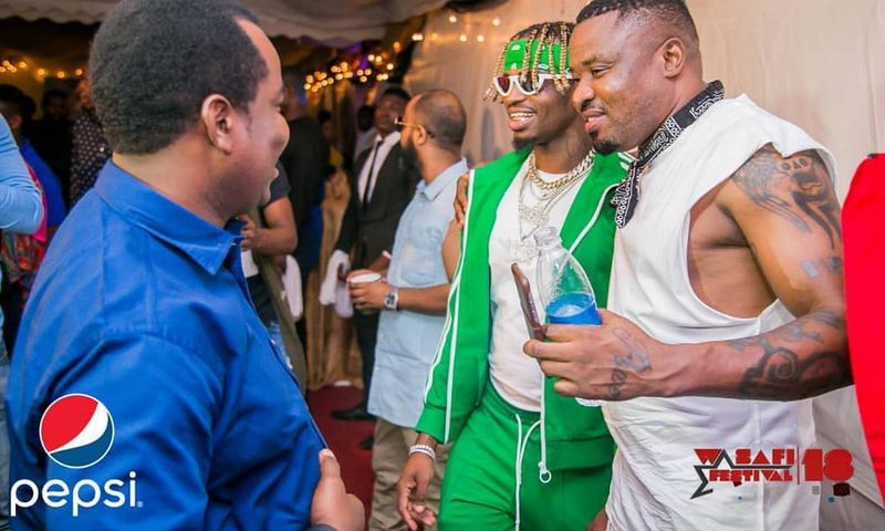 Dudu baya with daimond at wasafi festival