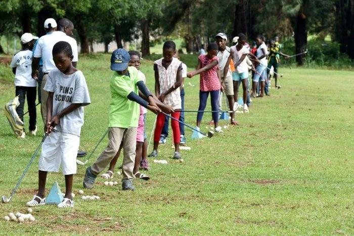 An Ivorian project aims to educate disadvantaged children through the prestigious President Golf Club of Yamoussoukro, the political capital of Ivory Coast, usually reserved for an elite