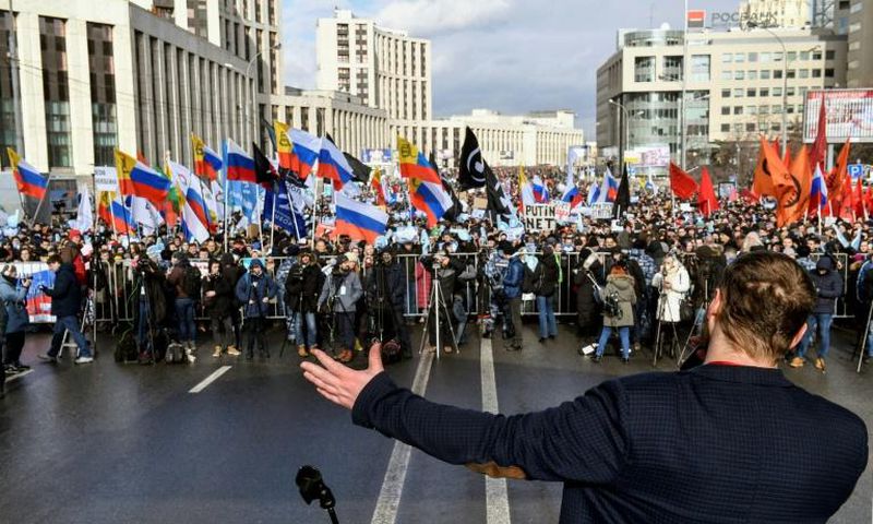 Thousands of people demonstrated Sunday in central Moscow to demand internet freedom in Russia.
