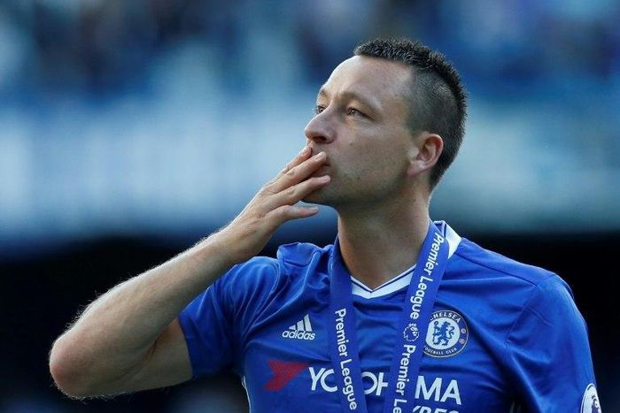 Chelsea defender John Terry salutes the crowd at Stamford Bridge on May 21, 2017