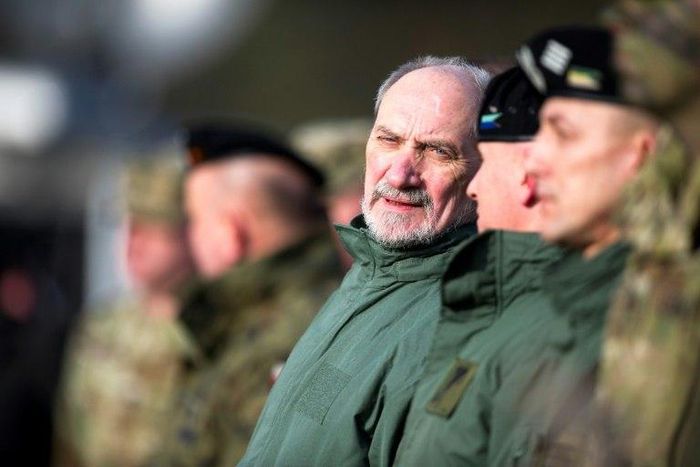 Polish Defense Minister Antoni Macierewicz (C), seen in January 2017, said he wants to stamp out all traces of the communist era in the military, by blocking promotions of servicemen who joined before the fall of the Iron Curtain in 1989