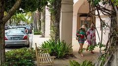 Kraft's prostitution charges return a wary palm beach to the tabloids