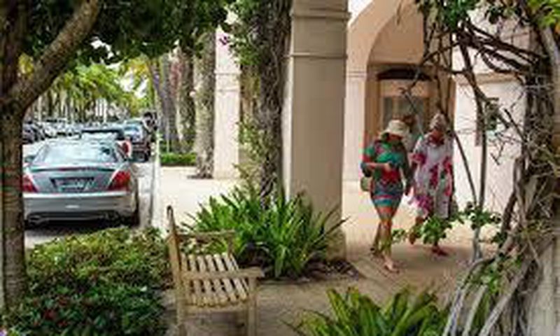 Kraft's prostitution charges return a wary palm beach to the tabloids
