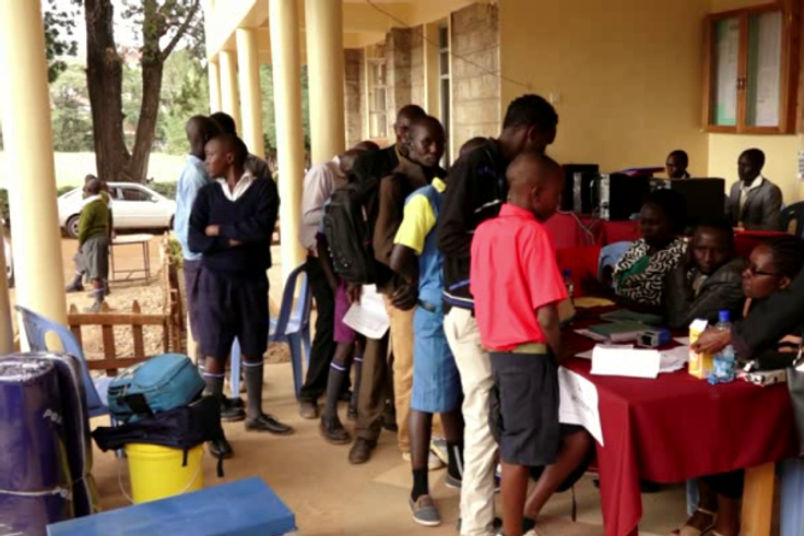Parents and students during the Form 1 admission process at a Kenyan secondary school (Twitter)