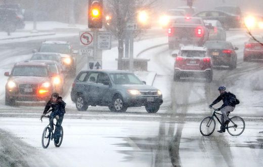 Winter storm wallops Midwest and is expected to worsen as it moves east