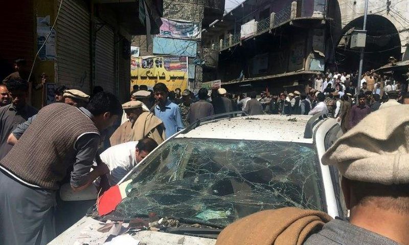 Pakistanis gather at the site of a bomb blast at a market in Parachinar, capital of the Kurram tribal district, on March 31, 2017