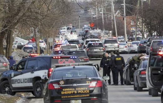 Gunman in Illinois had lost his permit because of a felony