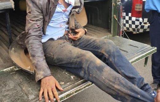 Naftali Njahi Kinuthia at the back of a police Land Cruiser after he was stoned by bodaboda operators outside Moi Teaching and Referral Hospital (Twitter)