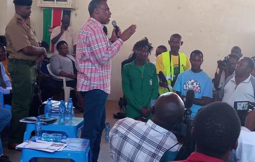 DPP Noordin Haji with residents of Kayole Estate during the Community Dialogue forum on Thursday (Twitter)