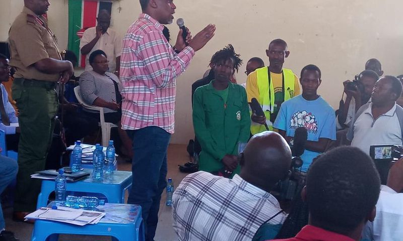 DPP Noordin Haji with residents of Kayole Estate during the Community Dialogue forum on Thursday (Twitter)