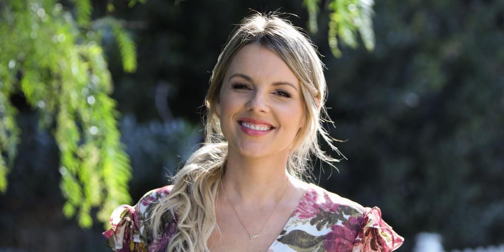 Ali FedotowskyManno Says She Needed Surgery To Remove 'Stuck' Placenta(02)