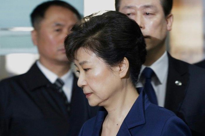 South Korea's ousted president Park Geun-Hye (front) arrives for questioning on her arrest warrant at the Seoul Central District Court in Seoul on March 30, 2017