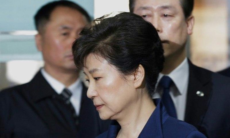 South Korea's ousted president Park Geun-Hye (front) arrives for questioning on her arrest warrant at the Seoul Central District Court in Seoul on March 30, 2017
