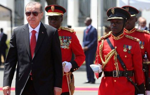 Turkey's President Recep Tayyip Erdogan (L) inspects an honor guard of Tanzania People's Defense Force soldiers during a welcoming ceremony at State House Grounds in Dar es Salaam on January 23, 2017