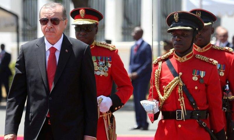 Turkey's President Recep Tayyip Erdogan (L) inspects an honor guard of Tanzania People's Defense Force soldiers during a welcoming ceremony at State House Grounds in Dar es Salaam on January 23, 2017