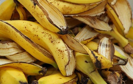 Banana peels(ThriftyFun)