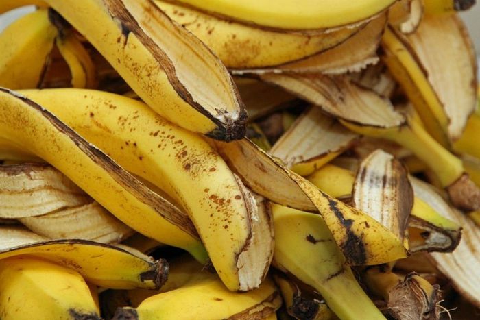 Banana peels(ThriftyFun)