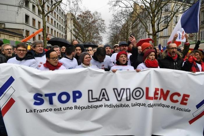 Some "yellow vest" supporters have been horrified by the violence of the anti-government demos