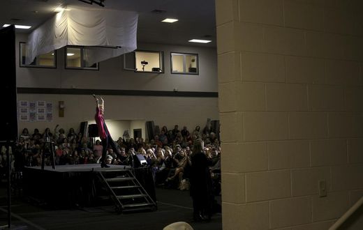 Warren's Native American Ancestry Draws a Shrug From These Voters