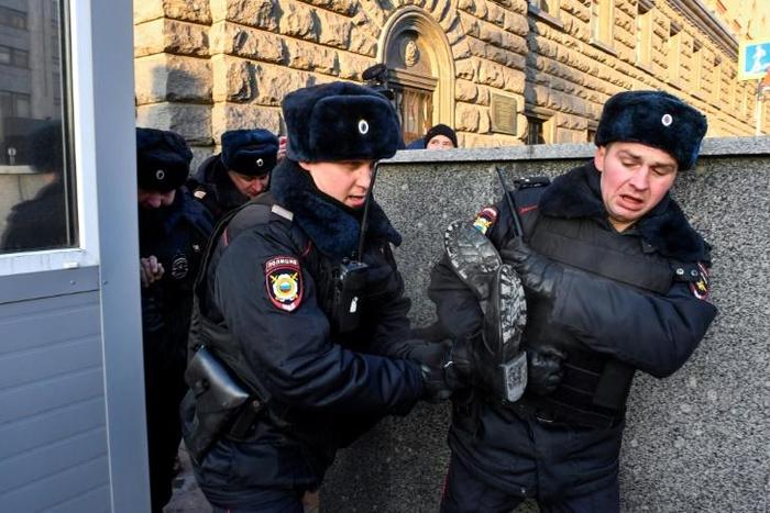 Rights groups in Russia have reported a crackdown on dissent by authorities