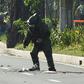 A police bomb disposal expert works to defuse a bomb found in a rubbish bin near the US embassy in Manila on November 28, 2016
